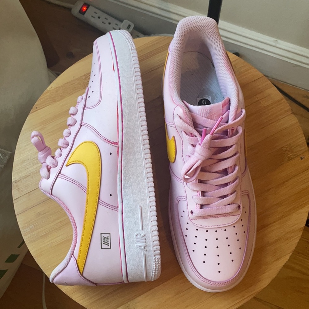 Pink Nike sneakers. Men’s 10. Limited edition for ComplexCon 2021!